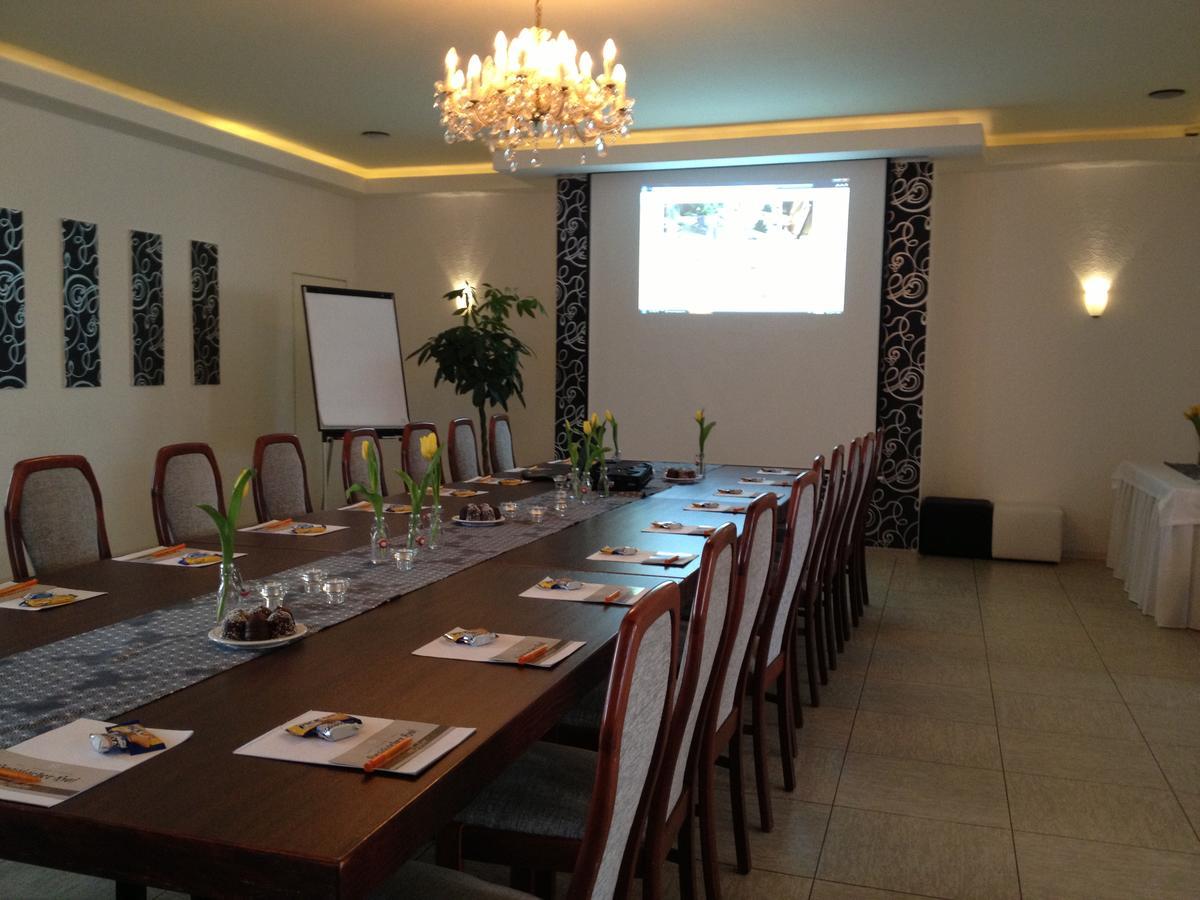 Hotel & Restaurant Hessischer Hof Hainburg ภายนอก รูปภาพ
